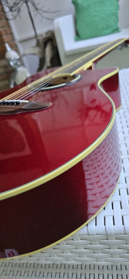 Guitarra Electroacústica Yamaha de segunda mano · Foto 3 de 10 · Madrid · 180 €