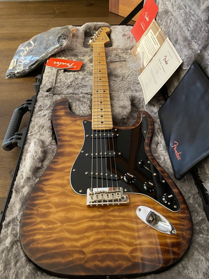 Fender Stratocaster American Professional Violin Burst (Ltd Ed 2017) de segunda mano · Foto 2 de 10 · Illes Balears · 2000 €
