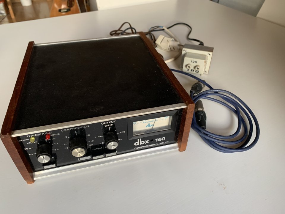 dbx 160 VU original (años 70, laterales de madera) de segunda mano · Foto 3 de 4 · Barcelona · 1450 €