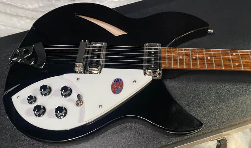 Rickenbacker 330 Jetglo 2026 . Nueva sin estrenar. de segunda mano · Foto 5 de 7 · Madrid · 2250 €