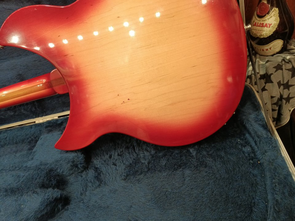 Rickenbacker - 330 Fireglo -1999. usa