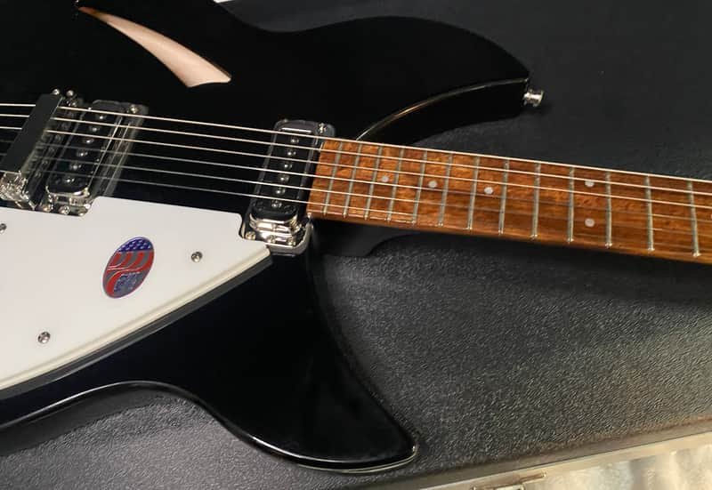 Rickenbacker 330 Jetglo 2026 . Nueva sin estrenar. de segunda mano · Foto 6 de 7 · Madrid · 2250 €