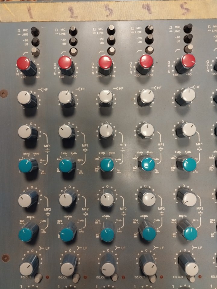 Mesa inglesa TAC Blue de 8 canales con eq