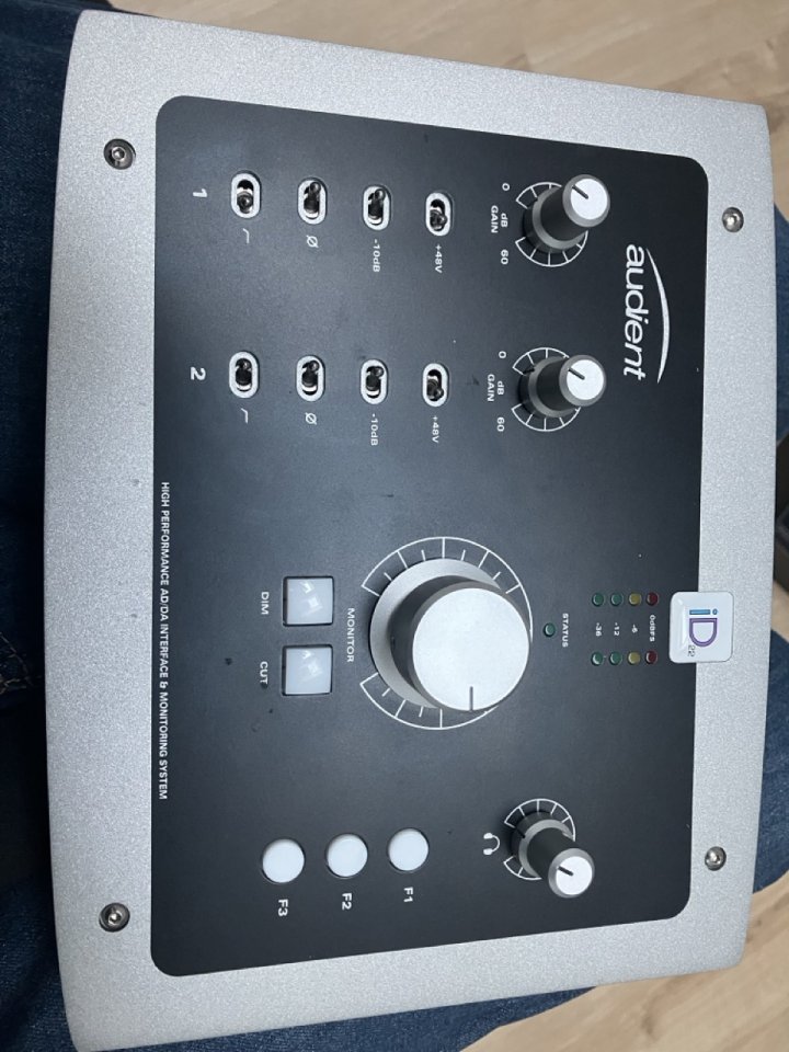 Se vende interface USB Audient id22 como nueva
