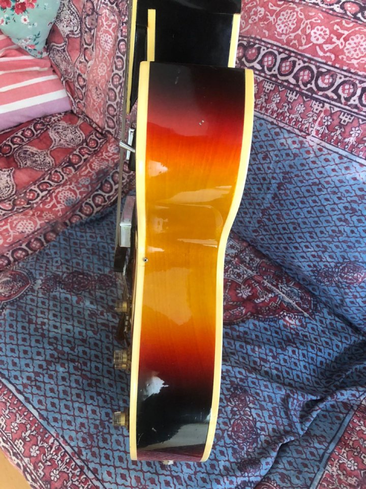 Univox pro jazz box 17"