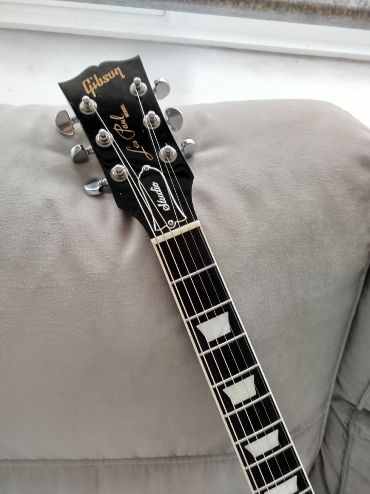 Gibson Les Paul Studio ebony de segunda mano · Foto 8 de 10 · Bizkaia · 990 €