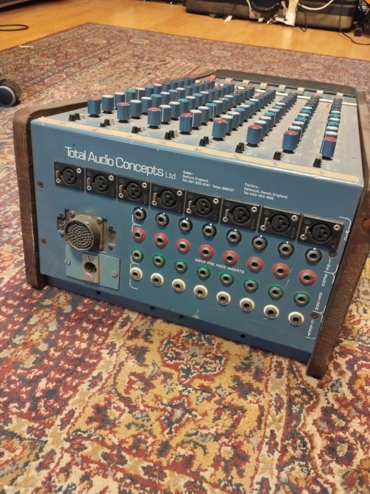 Mesa inglesa TAC Blue de 8 canales con eq