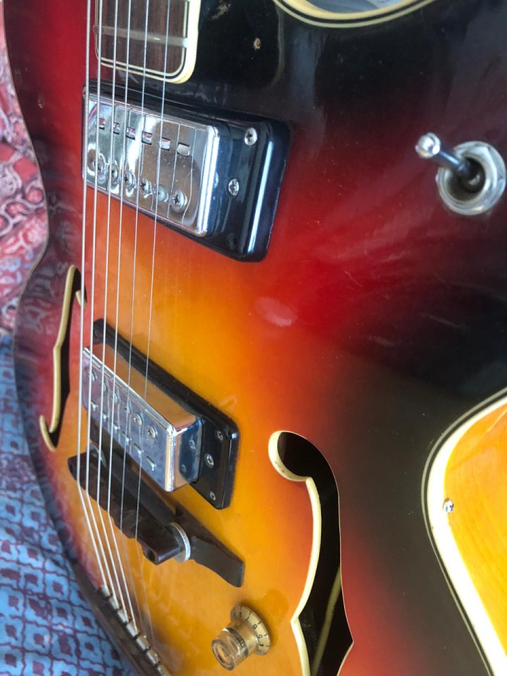 Univox pro jazz box 17"