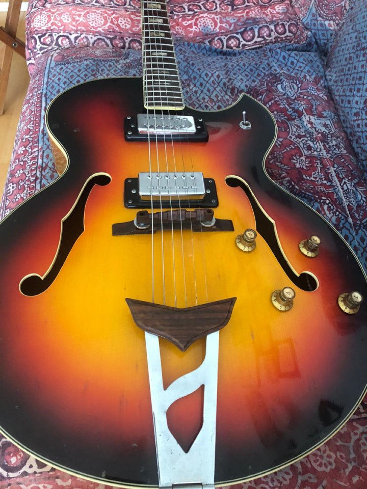 Univox pro jazz box 17"