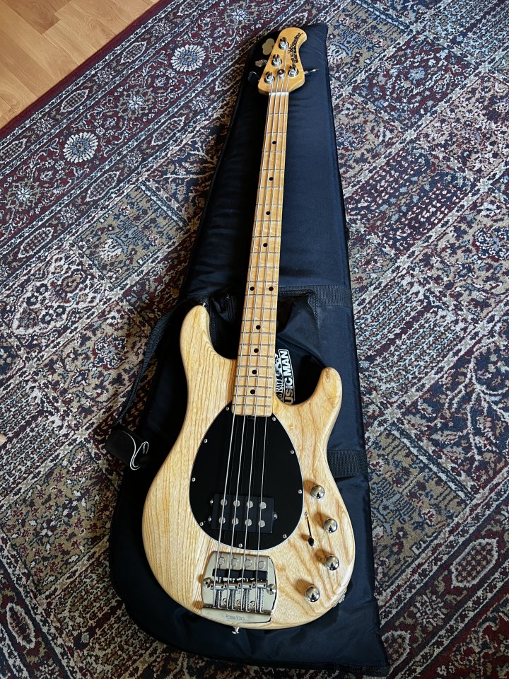 Ernie Ball MusicMan Sterling de segunda mano · Foto 2 de 7 · Barcelona · 2000 €