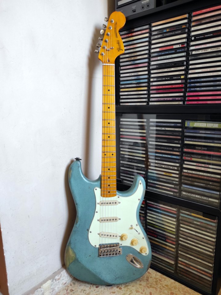 Guitarra tipo 70s Stratocaster / partscaster, buenas maderas y componentes. de segunda mano · Foto 1 de 10 · Valencia · 520 €