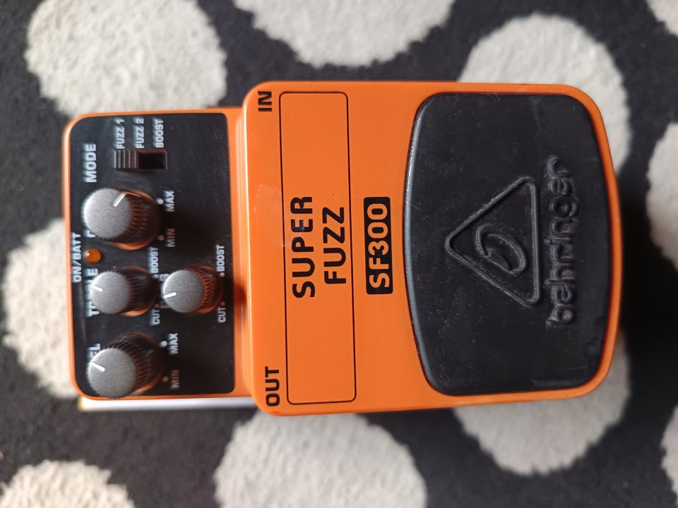 Behringer SF300 Super Fuzz Pedal de segunda mano · Foto 1 de 5 · Bizkaia · 18 €
