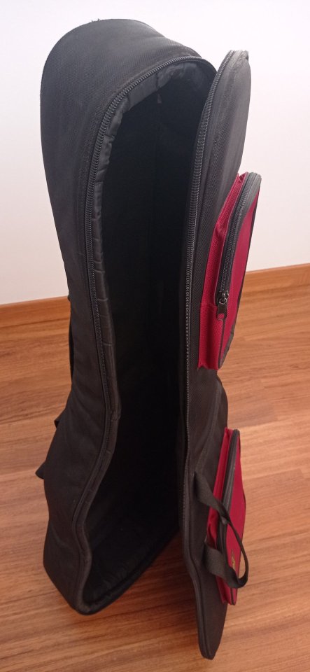 Funda para guitarra acústica Cibeles de segunda mano · Foto 4 de 7 · Cuenca · 35 €
