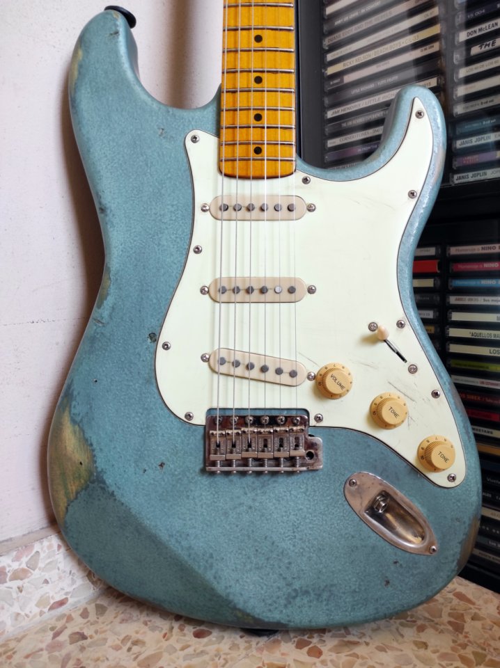 Guitarra tipo 70s Stratocaster / partscaster, buenas maderas y componentes. de segunda mano · Foto 2 de 10 · Valencia · 520 €