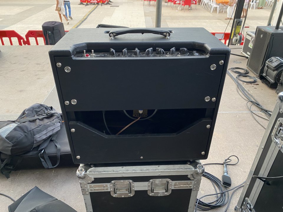 65 amps Whiskey combo (vendo-cambio)