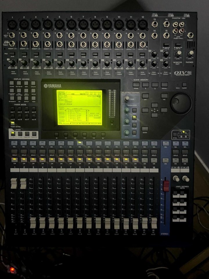 Mezclador Yamaha 01V96