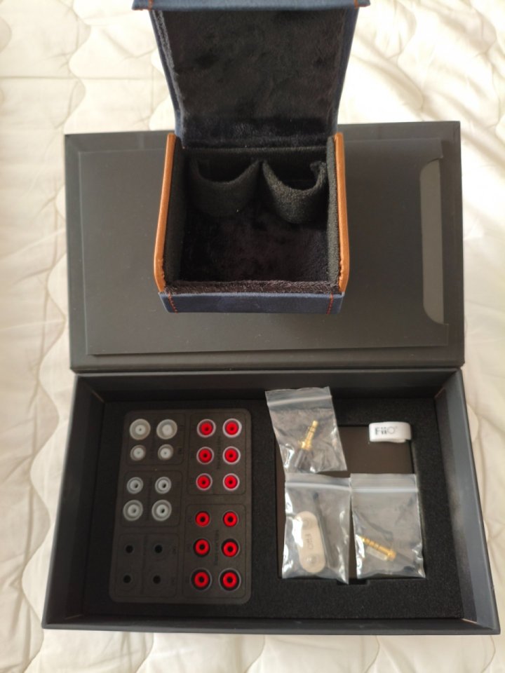 Auriculares IEM Fiio FD5 de segunda mano · Foto 3 de 5 · Albacete · 160 €