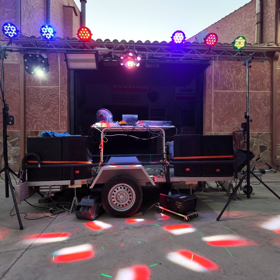 Alquiler de equipos de música con dj de segunda mano · Foto 8 de 9 · Valencia · 1 €
