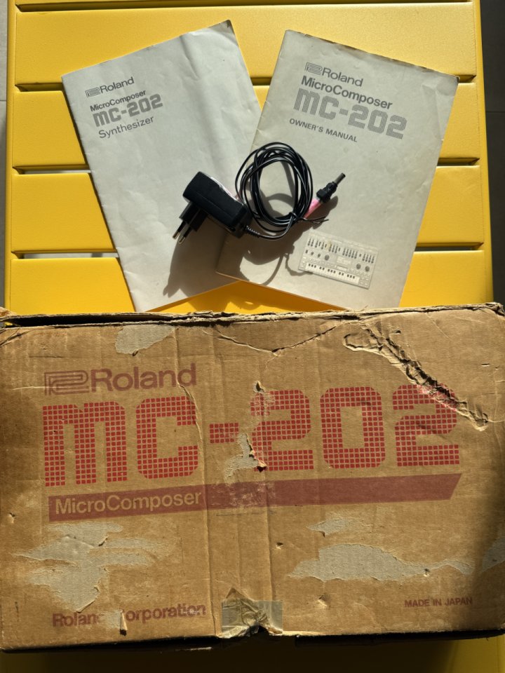 Roland MC 202 + Caja Original + Manuales Originales + Fuente Alimentación