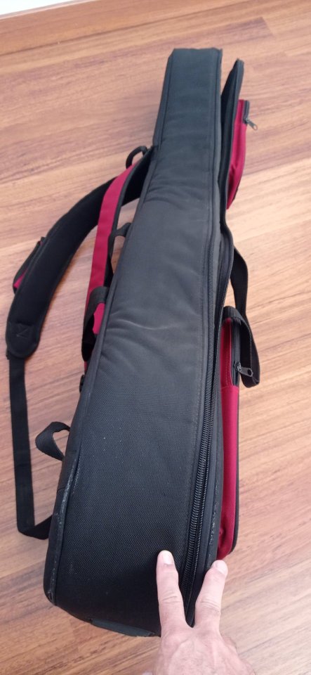 Funda para guitarra acústica Cibeles de segunda mano · Foto 5 de 7 · Cuenca · 35 €