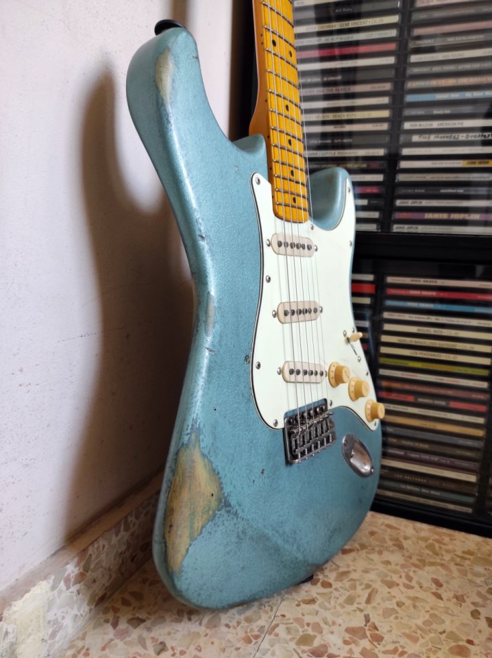 Guitarra tipo 70s Stratocaster / partscaster, buenas maderas y componentes. de segunda mano · Foto 3 de 10 · Valencia · 520 €