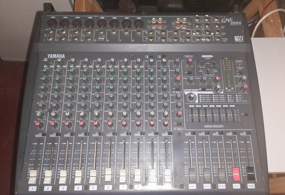 Mesa amplificada Yamaha