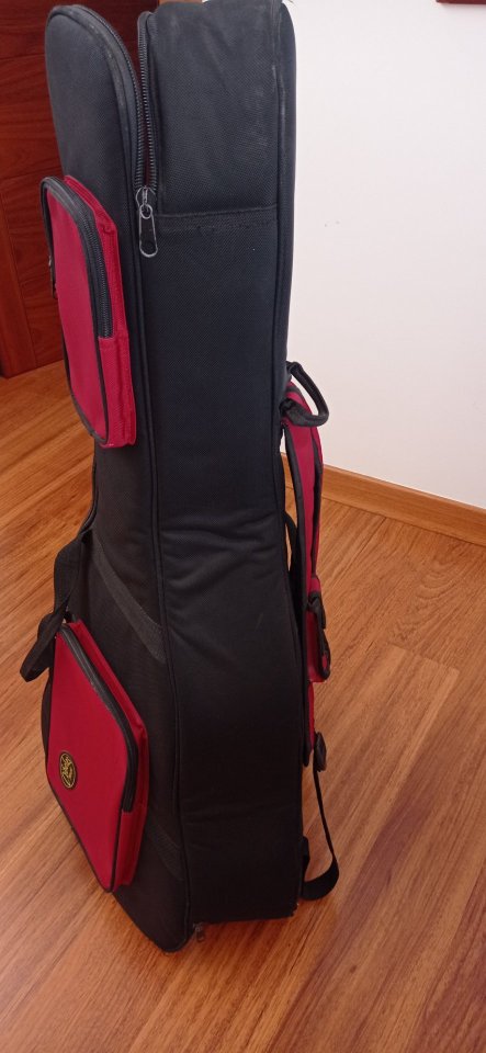 Funda para guitarra acústica Cibeles de segunda mano · Foto 7 de 7 · Cuenca · 35 €