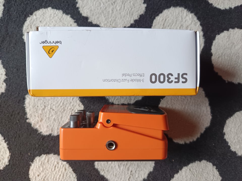 Behringer SF300 Super Fuzz Pedal de segunda mano · Foto 5 de 5 · Bizkaia · 18 €