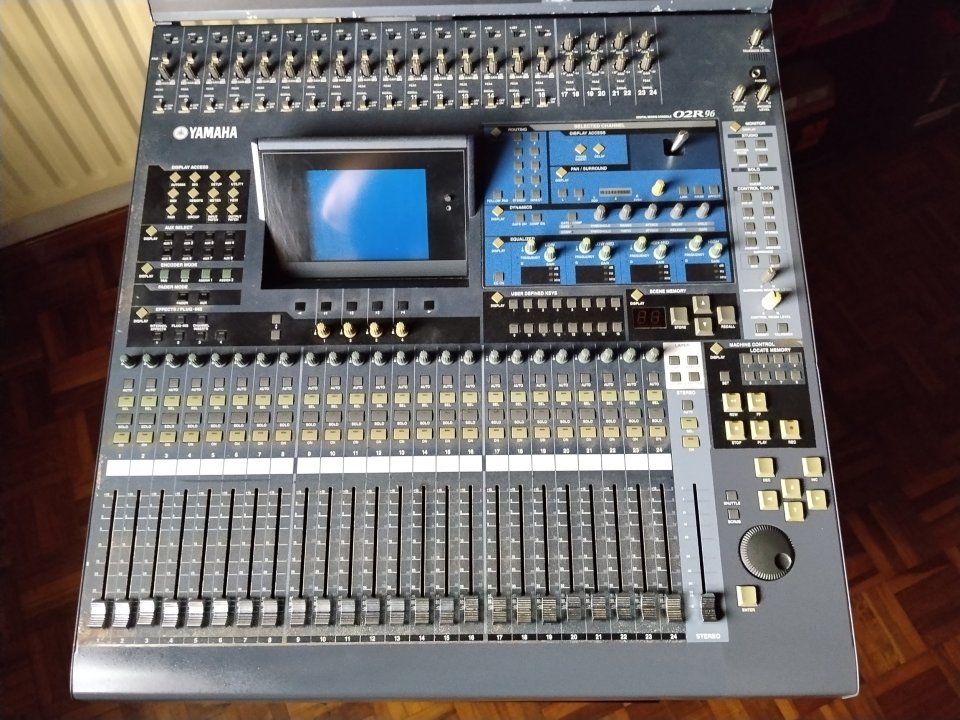 YAMAHA 02R96 (2002) de segunda mano · Foto 1 de 10 · Lugo · 650 €