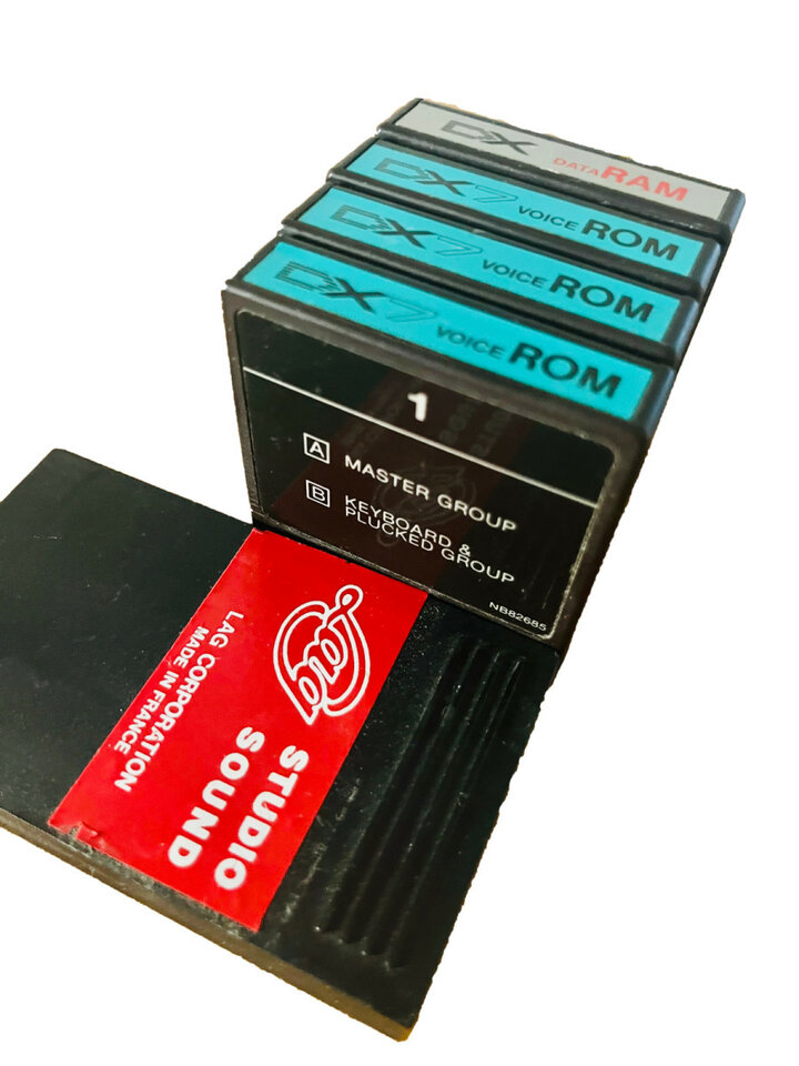 Yamaha DX7 Original con maleta rígida manual y 5 cartuchos banco de sonido