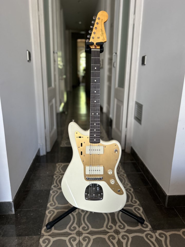 Squier J Mascis Jazzmaster de segunda mano · Foto 1 de 10 · Barcelona · 450 €