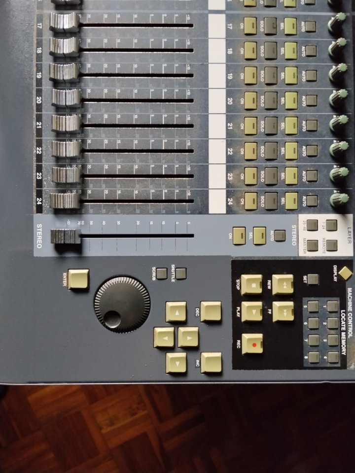 YAMAHA 02R96 (2002) de segunda mano · Foto 2 de 10 · Lugo · 650 €