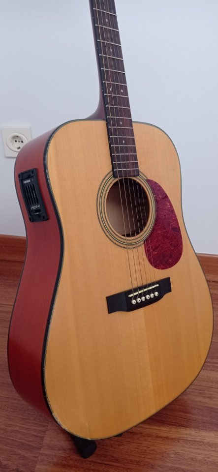 Guitarra electroacústica Cort Earth 100 de segunda mano · Foto 1 de 10 · Cuenca · 300 €