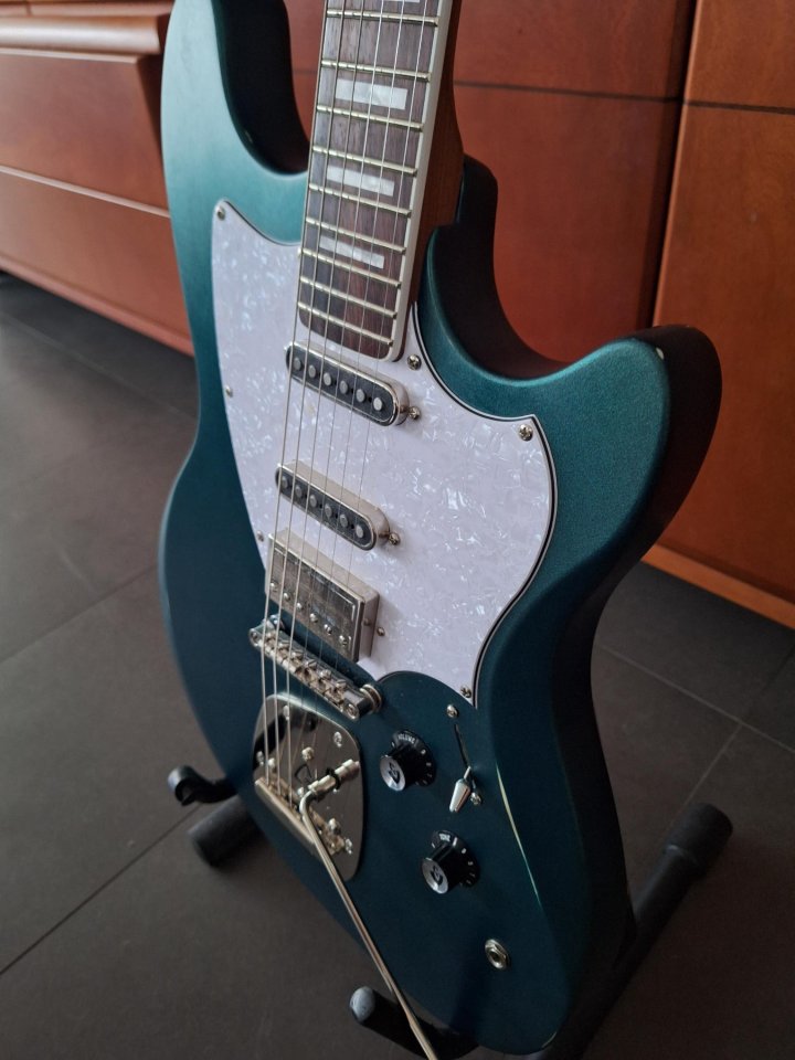 Guild Surfliner Deluxe Evergreen