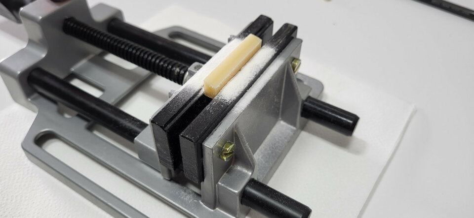 Cejuelas de hueso artesanas.