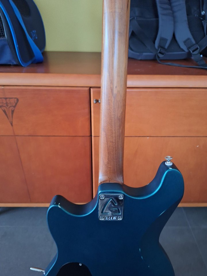 Guild Surfliner Deluxe Evergreen