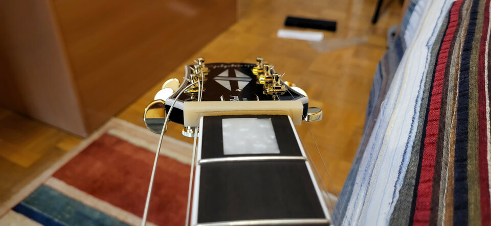 Cejuelas de hueso artesanas.