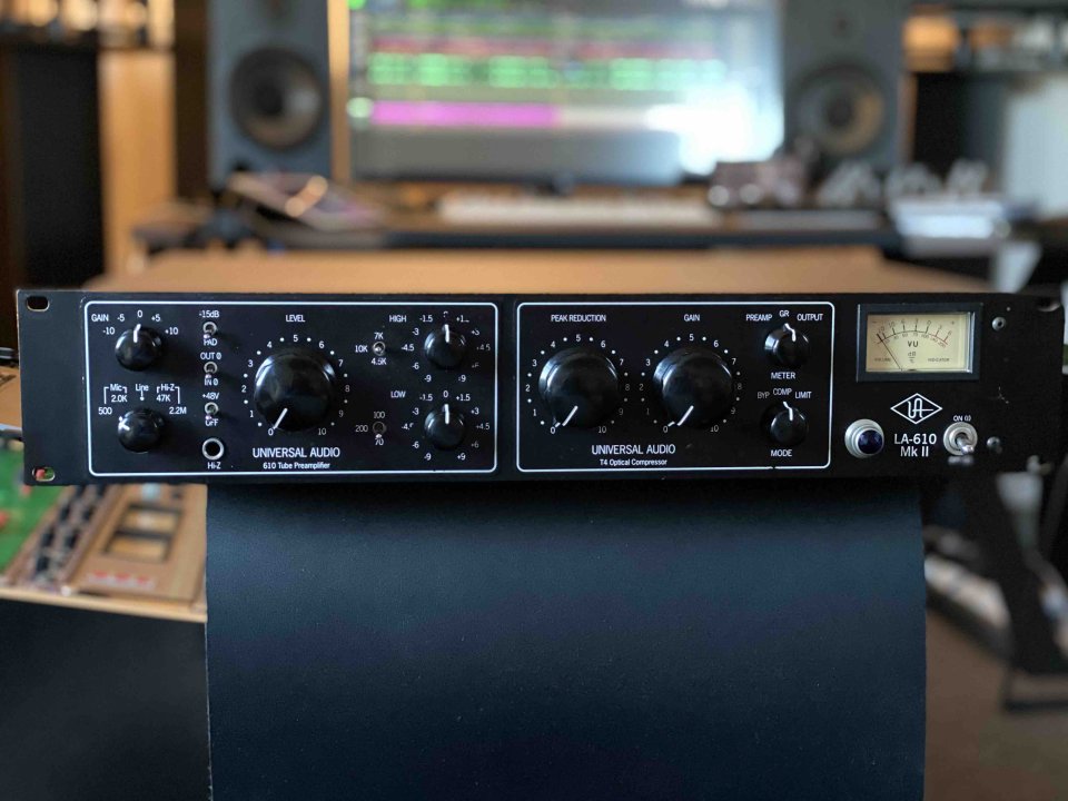 Previo a válvulas Universal Audio LA-610