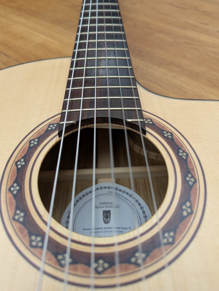 Guitarra concierto Manuel Rodríguez tesoro de guinea samba limba negra b