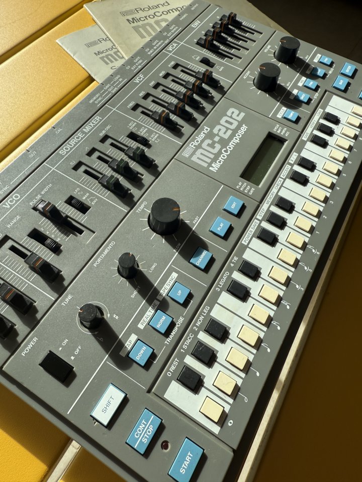 Roland MC 202 + Caja Original + Manuales Originales + Fuente Alimentación