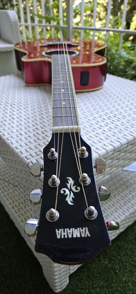 Guitarra Electroacústica Yamaha de segunda mano · Foto 5 de 10 · Madrid · 180 €