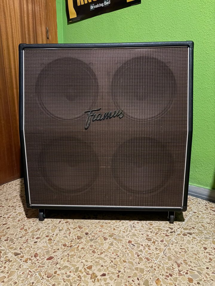 Pantalla 4x12 Framus FR-412 AN (Angled) - Celestion V30 de segunda mano · Foto 1 de 5 · Salamanca · 450 €