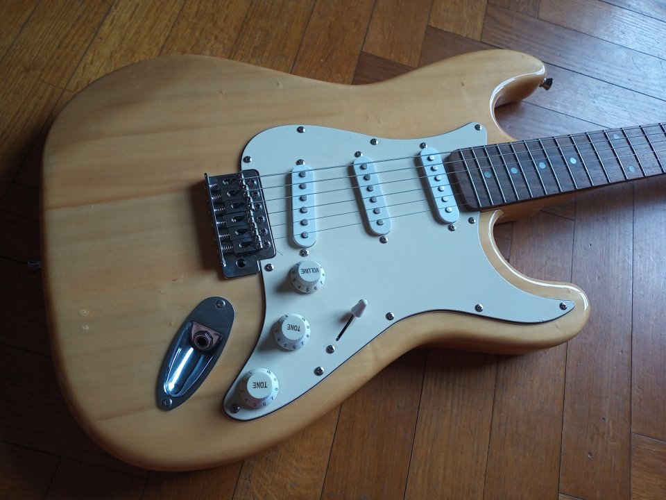 Guitarra Stratocaster Storm