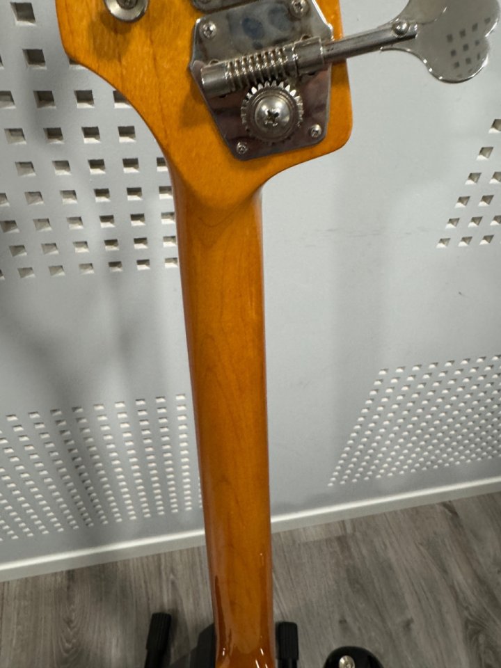 Fender jazz bass avri fretless