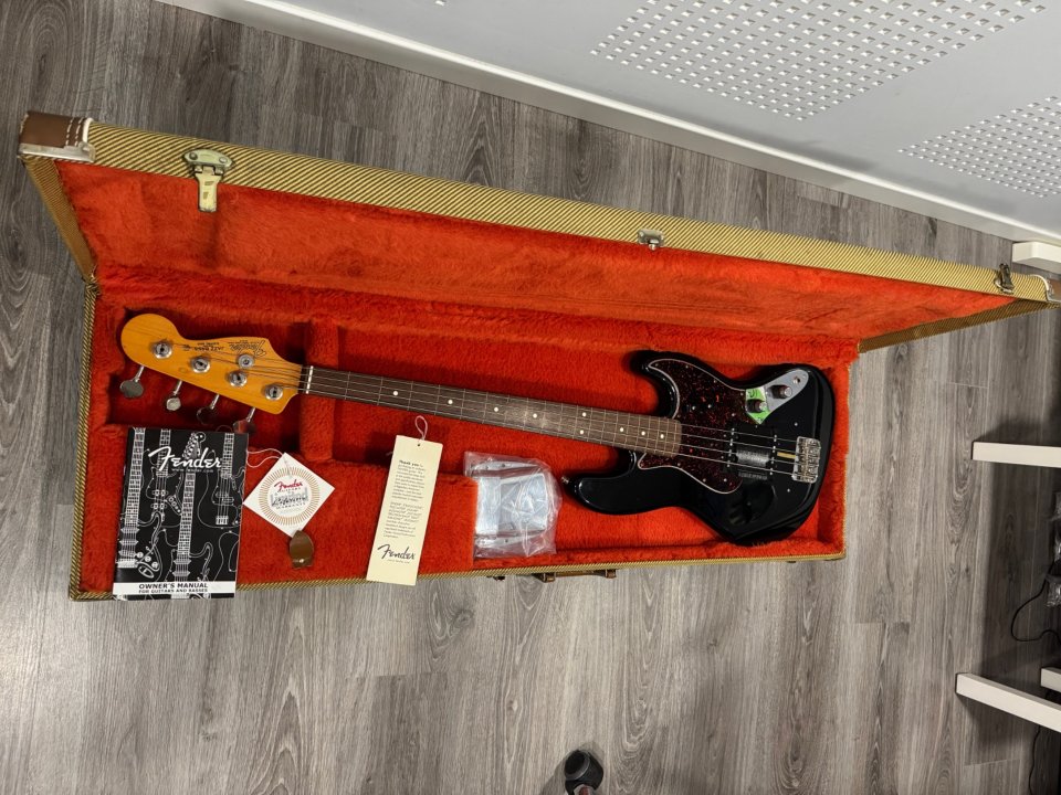 Fender jazz bass avri fretless