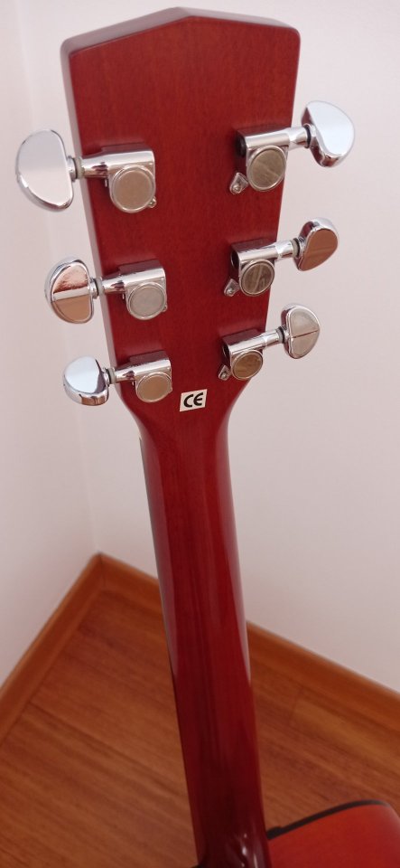 Guitarra electroacústica Cort Earth 100 de segunda mano · Foto 7 de 10 · Cuenca · 300 €