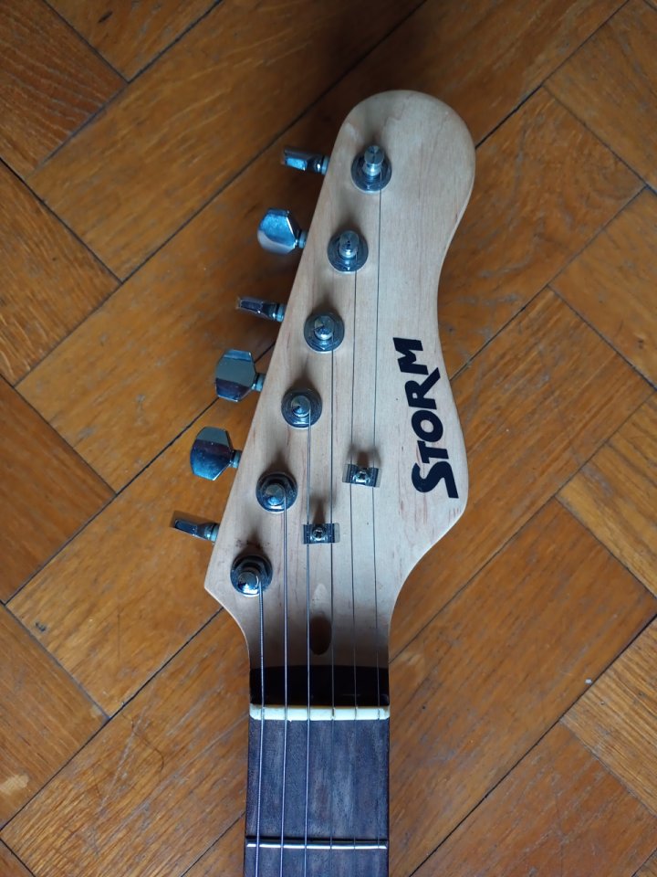 Guitarra Stratocaster Storm