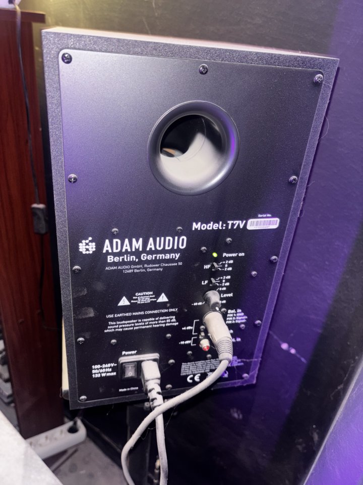 PAREJA MONITORES adam audio T7V de segunda mano · Foto 2 de 2 · Barcelona · 550 €
