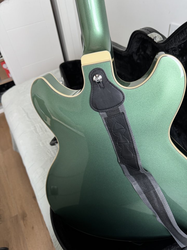 Guitarra Ibanez AS73 en color verde oliva (OLM) solo hoy!!