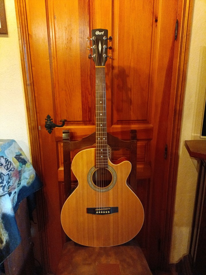 CORT SFX-ME OP CON FUNDA